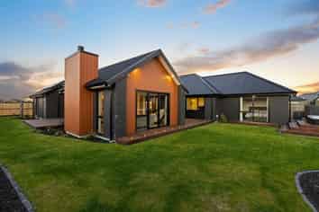 58 Carnaveron Drive, Lincoln