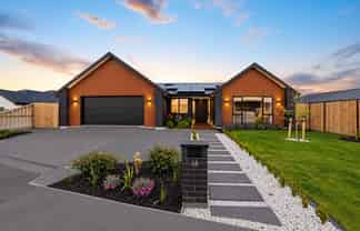 58 Carnaveron Drive, Lincoln