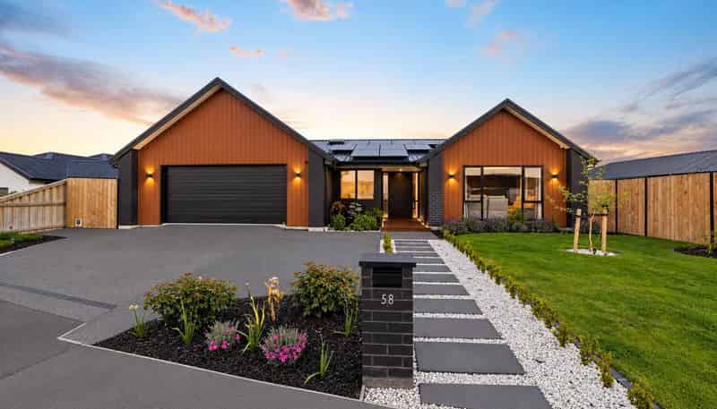 58 Carnaveron Drive, Lincoln