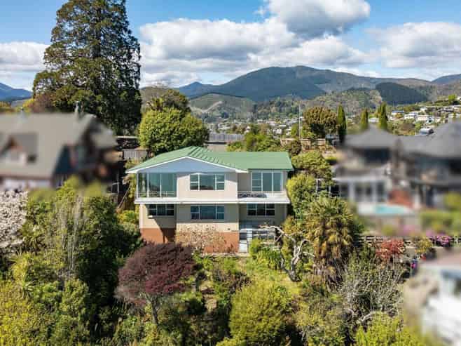 52 Britannia Heights, Stepneyville