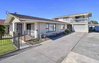 605A Queen Street East, Parkvale