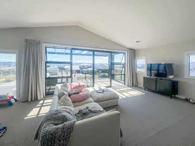 54 Maunganamu Drive, Wharewaka