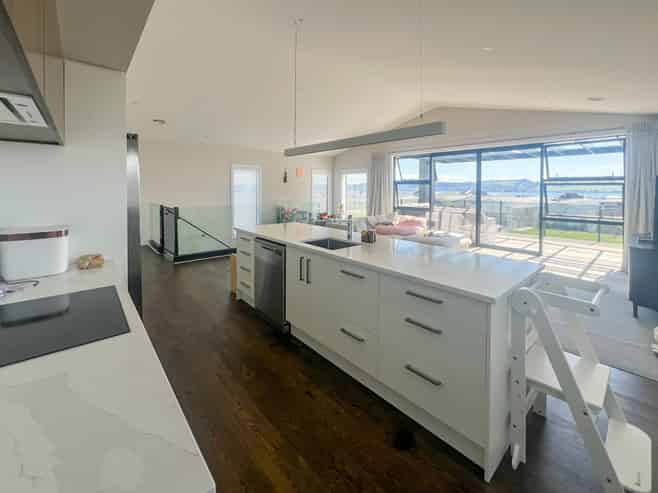 54 Maunganamu Drive, Wharewaka