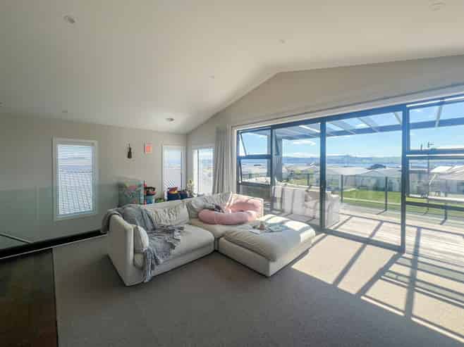 54 Maunganamu Drive, Wharewaka