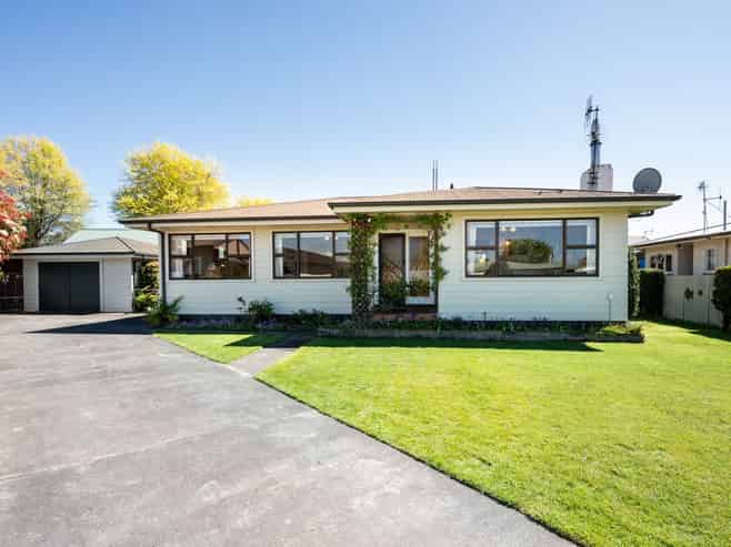 907 Townshend Place, Saint Leonards