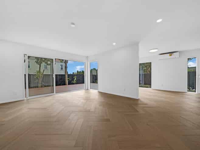 2/194 Bucklands Beach Road, Bucklands Beach