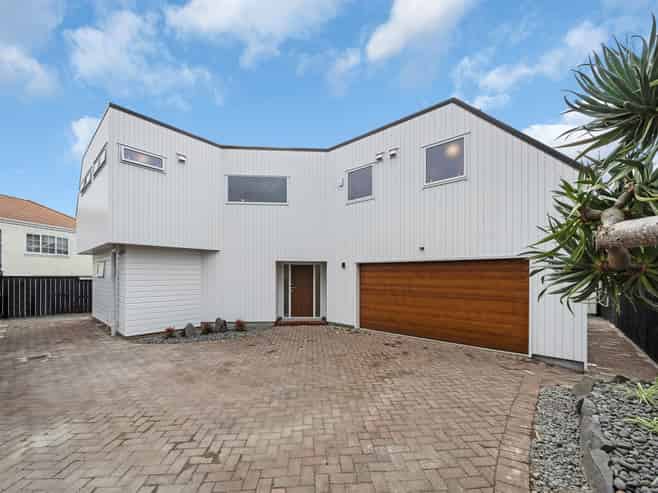 2/194 Bucklands Beach Road, Bucklands Beach