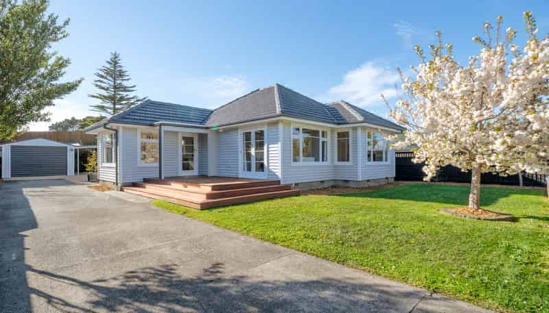 90 Joy Street, Shirley