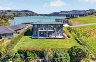 11 Kaioruru Lane, Charteris Bay