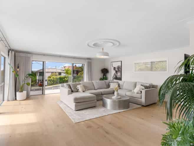 4 Braebank Lane, Te Atatu South