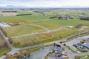 8 Village Green Drive, Huntingdon