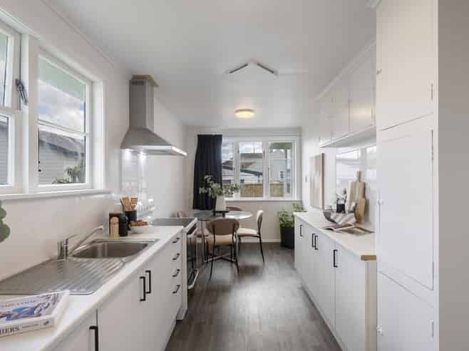4 Thames Street, Roslyn