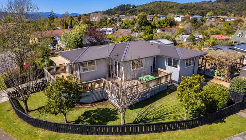 15 Dunsandel Grove, Silverstream