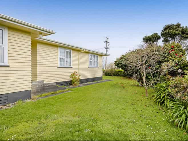 15 Whitcombe Road, Opunake