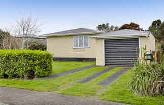15 Whitcombe Road, Opunake