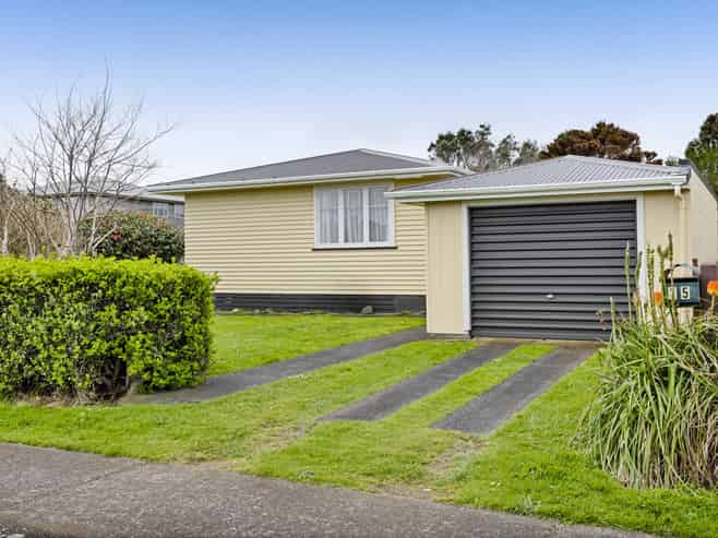 15 Whitcombe Road, Opunake