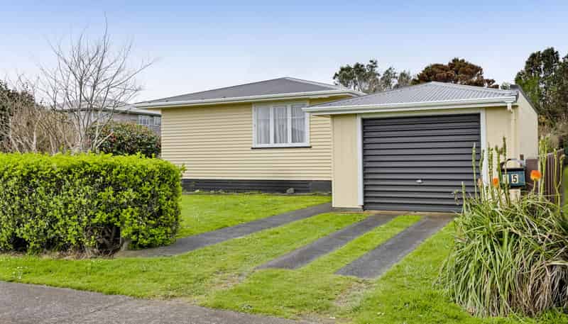 15 Whitcombe Road, Opunake