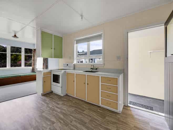 15 Whitcombe Road, Opunake