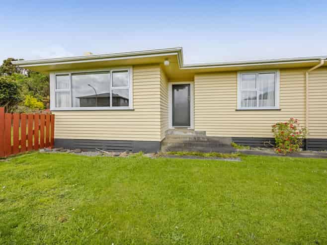 15 Whitcombe Road, Opunake