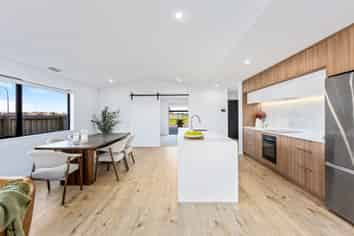 3 Earlsbrook Boulevard, LINCOLN