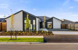3 Earlsbrook Boulevard, LINCOLN