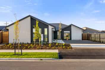 3 Earlsbrook Boulevard, LINCOLN