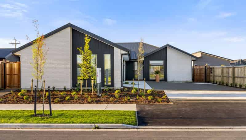 3 Earlsbrook Boulevard, LINCOLN