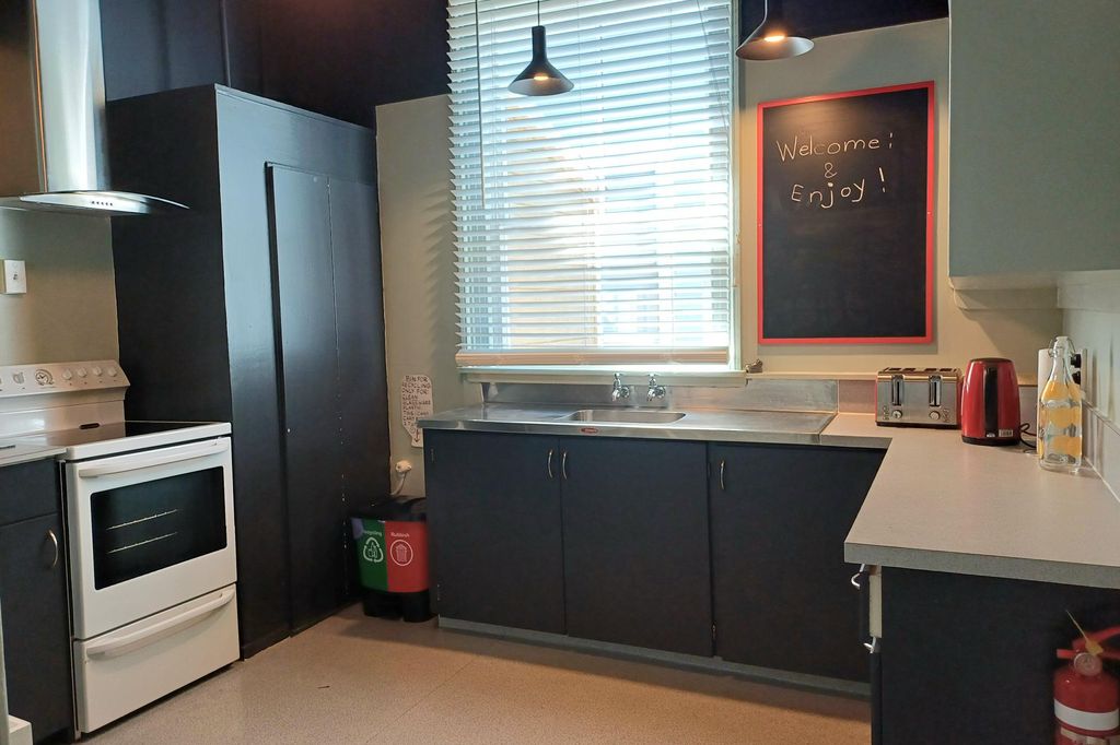 Fully Furnished 1 bedroom Flat 2