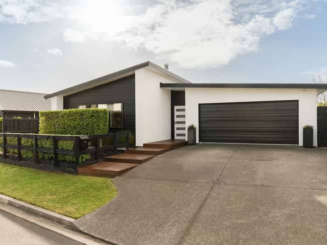 12 Hanlow Place, Pyes Pa