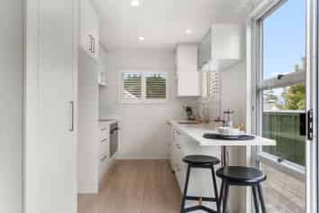 2/42 Fairlands Avenue, Waterview