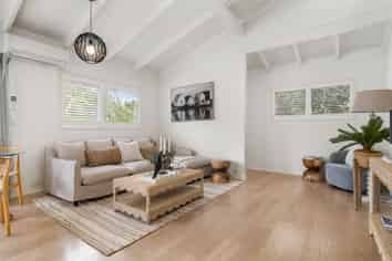 2/42 Fairlands Avenue, Waterview