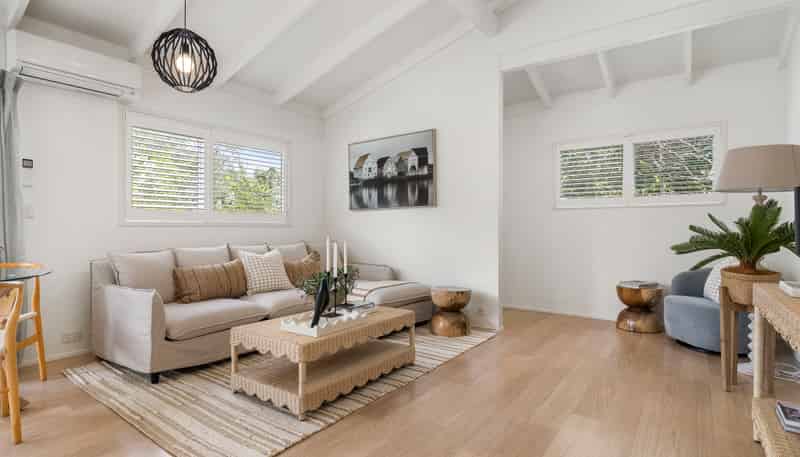 2/42 Fairlands Avenue, Waterview