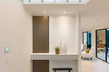 6 Luff Place, Long Bay