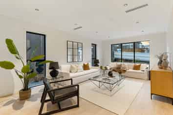 6 Luff Place, Long Bay