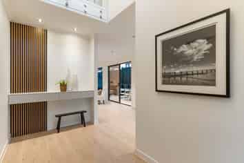 6 Luff Place, Long Bay