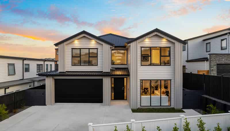 6 Luff Place, Long Bay