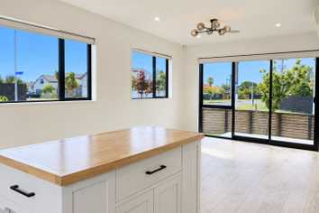 1/103 Flanshaw Road, Te Atatu South