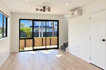 1/103 Flanshaw Road, Te Atatu South