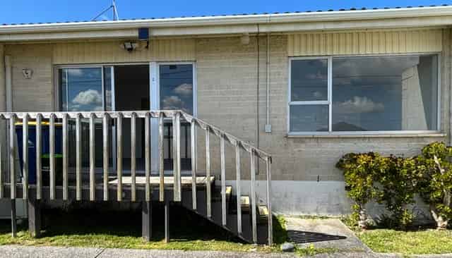 2/98 Birkdale Road, Birkdale