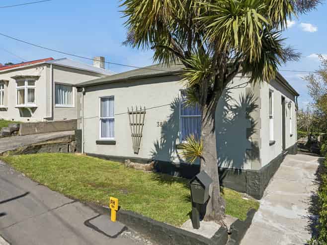 38 Blacks Road, North East Valley