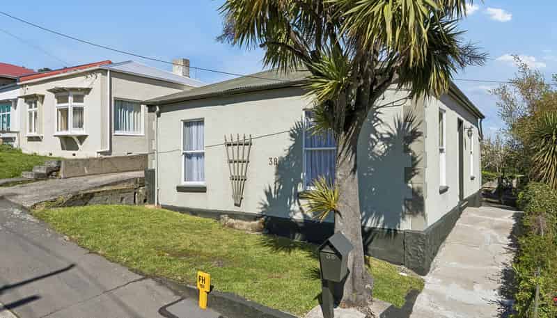 38 Blacks Road, North East Valley