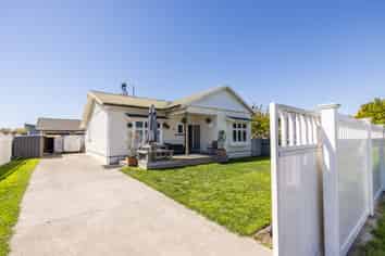700 Buller Street, Akina