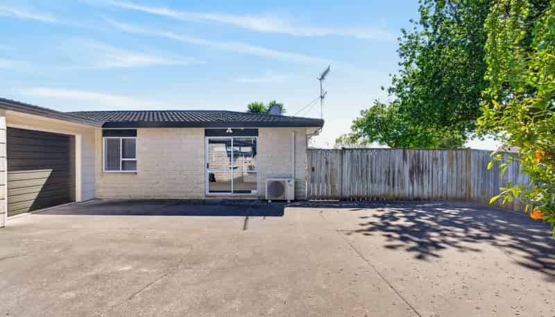 58B Whiting Crescent, Greenmeadows