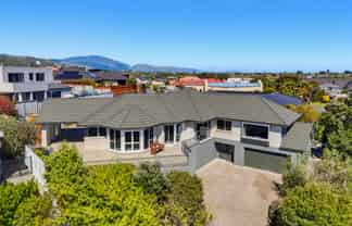 111 Milne Drive, Paraparaumu