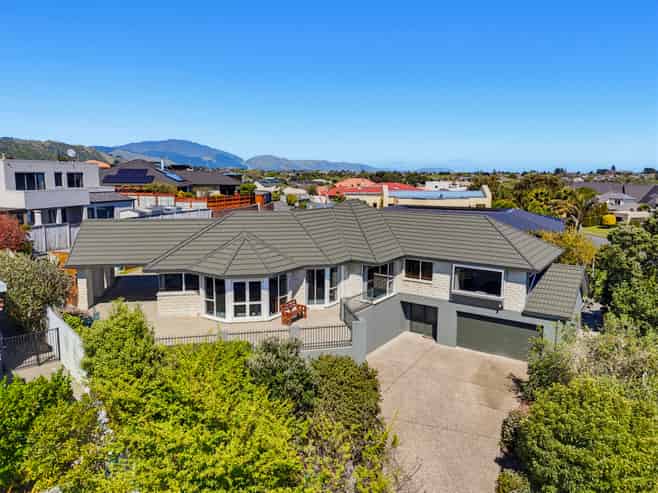 111 Milne Drive, Paraparaumu