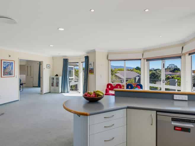 111 Milne Drive, Paraparaumu