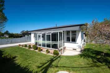 301 Frimley Avenue, Frimley