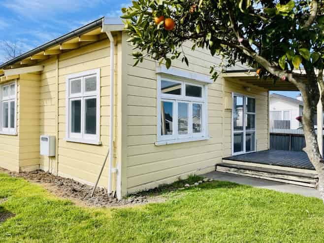 908 Lyell Street, Akina