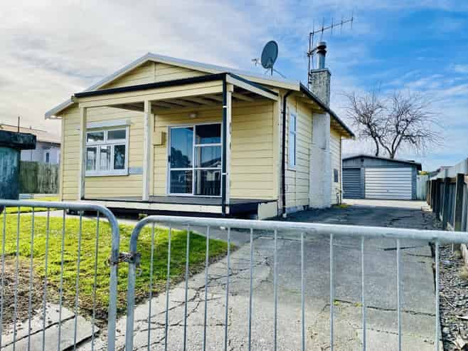 908 Lyell Street, Akina