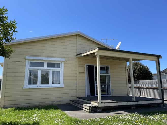 908 Lyell Street, Akina